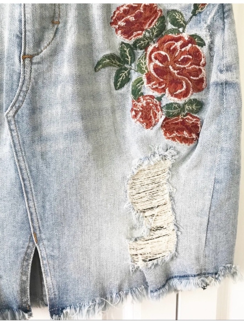 Zara rose floral embroidered distressed raw hem mini skirt - Picture 4 of 5